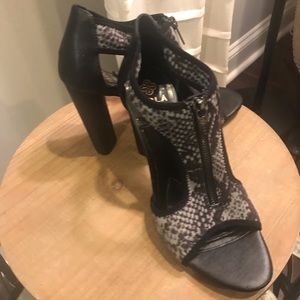 Isola black and gray snake print heels